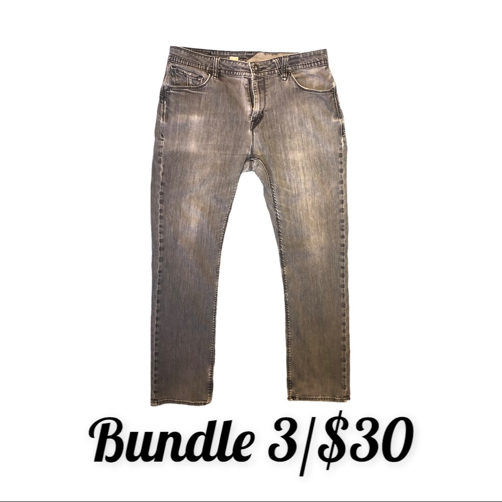 Volcom Distressed jeans Size 34 Strait Leg Jeans Size 34X30 Distressed Denim